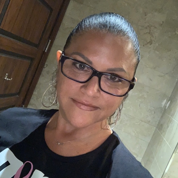 Meet your Posher, Claudia - Picture 1 of 1